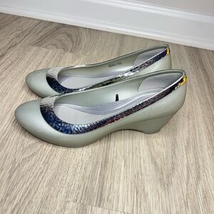 Crocs Lina Hammered Metal Wedge Pump Sz 7